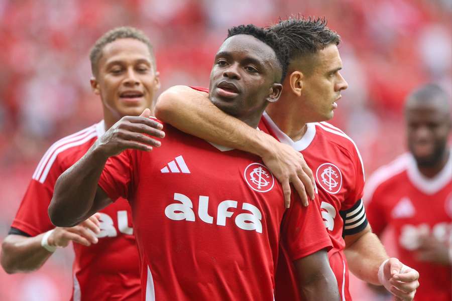 Carbonero participou do gol contra que fechou o placar para o Inter