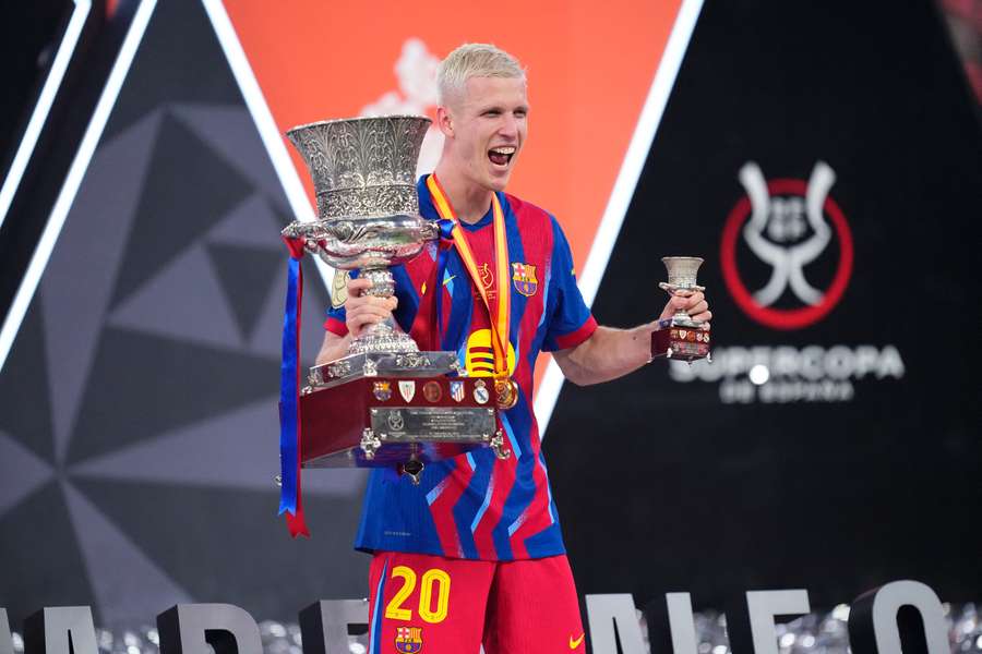 Dani Olmo celebra el título Dani Olmo celebra el título