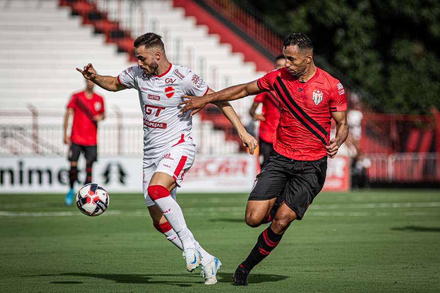 No estadual, o Vila venceu o Atlético-GO por 3 a 1