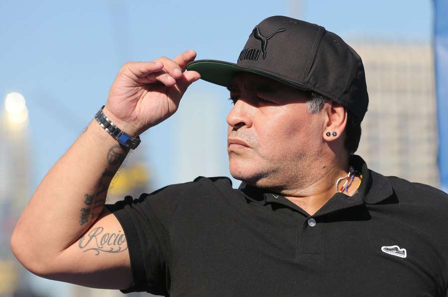 Maradonova smrť stále vyvoláva veľa otázok.