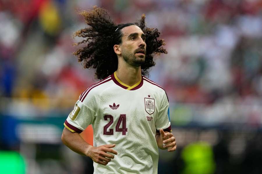 Cucurella jogou todos os minutos das três partidas da Espanha até aqui Cucurella jogou todos os minutos das três partidas da Espanha até aqui