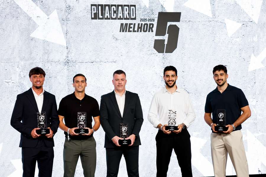 Arthur esteve ausente por razões pessoais, Raul Moreira, coordenador de futsal do Benfica, recebeu o prémio
