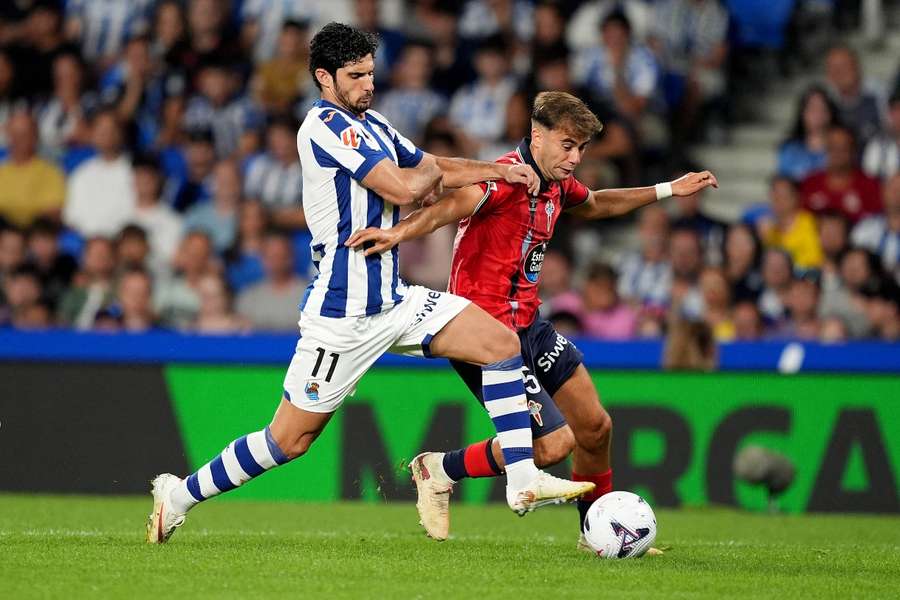 Gonçalo Guedes ante Álvaro Núñez