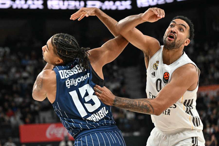 Lyles y Dessert luchan a brazo partido en el Anadolu-Real Madrid