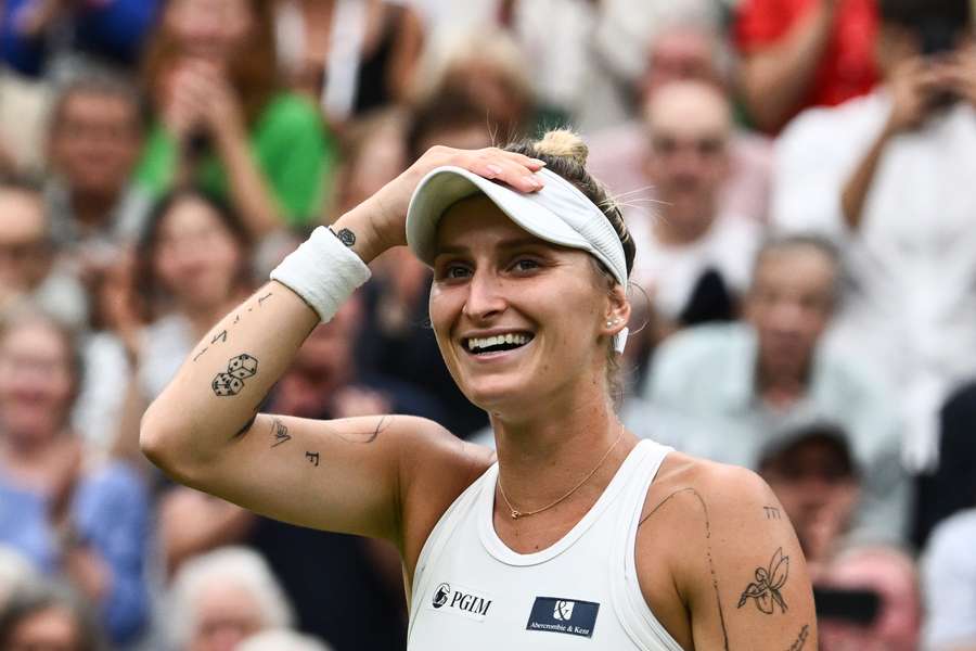 Marketa Vondrousova świętuje wygraną z Eliną Svitoliną