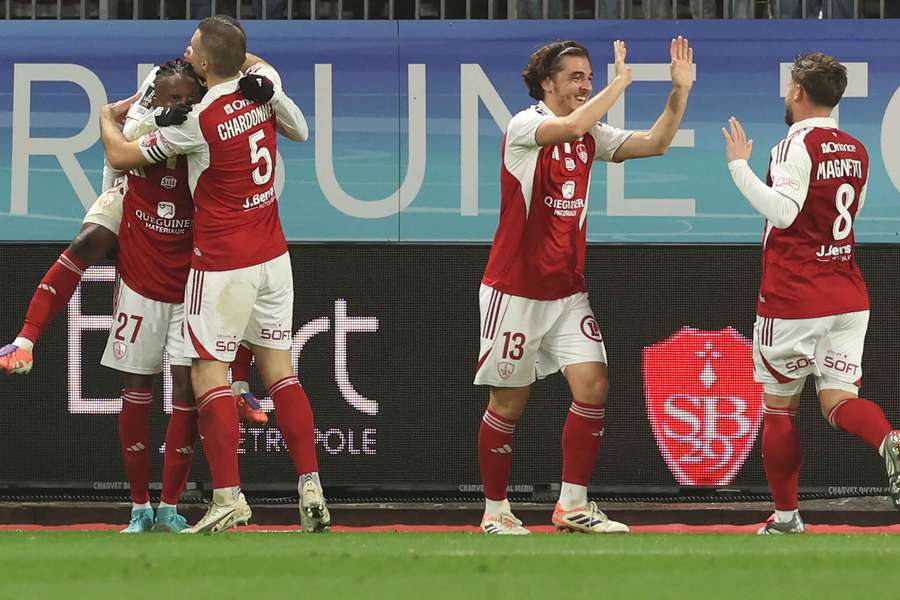 Réduit à 10, Brest réalise un nouveau gros coup en faisant tomber Monaco