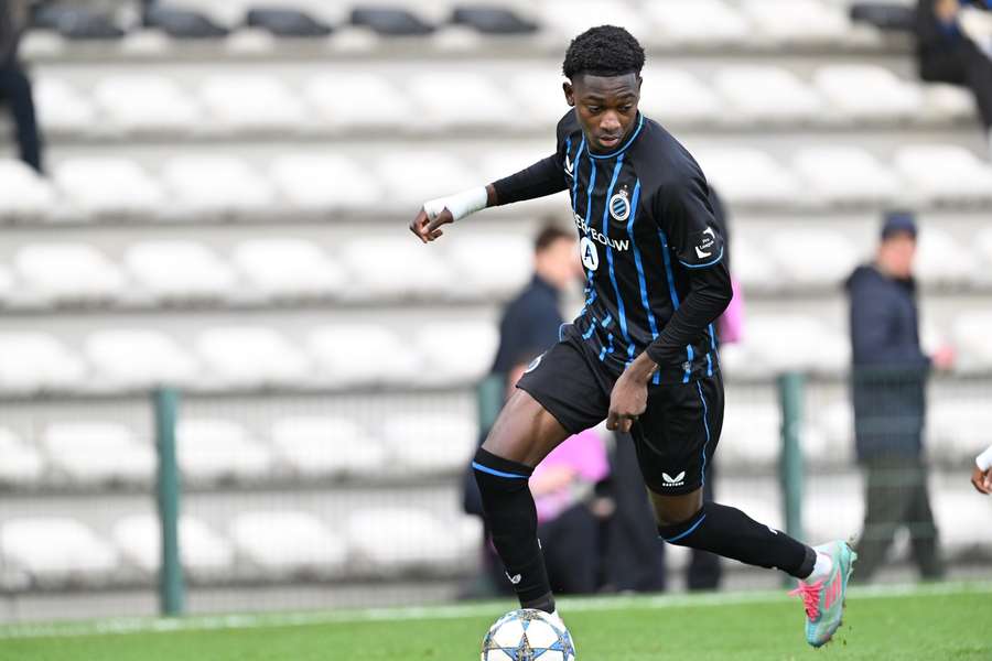 Jesse Bisiwu, extremo de 18 anos do Club Brugge