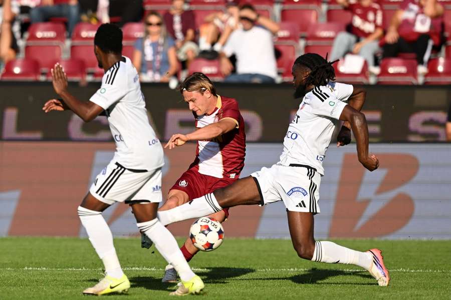 Biliboc a marcat golul de 1-0 pentru CFR Cluj Biliboc a marcat golul de 1-0 pentru CFR Cluj