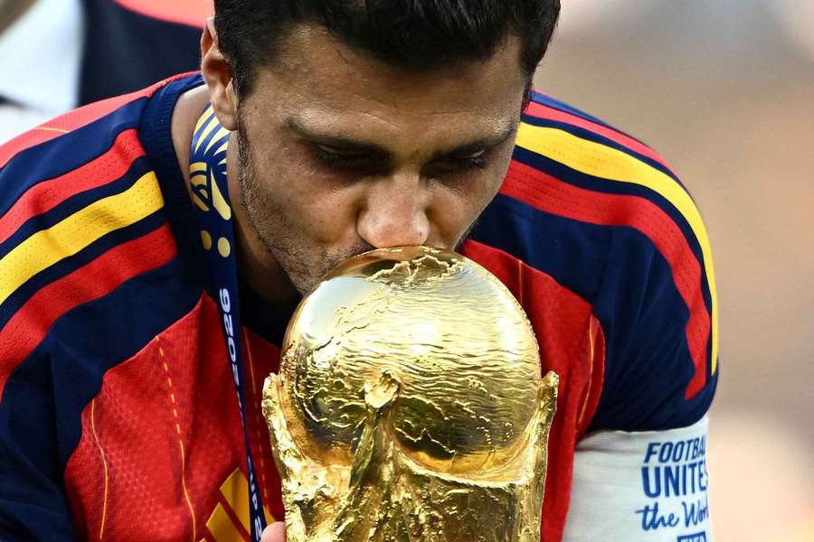 Rodri arrives at Barcelona to complete 'dream' move