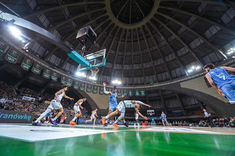 Śląsk Wrocław górą w koszykarskich derbach, lider w zasięgu