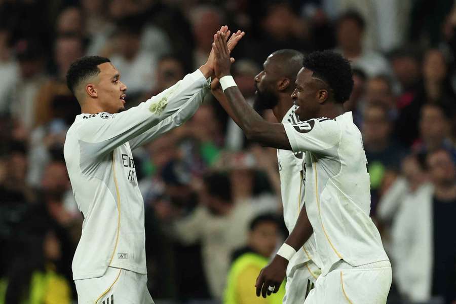 Radost hráčů Realu Madrid po postupu do osmifinále Ligy mistrů