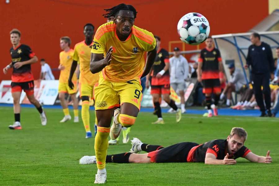 Tyrese Omotoye v zápase proti slávistické rezervě.