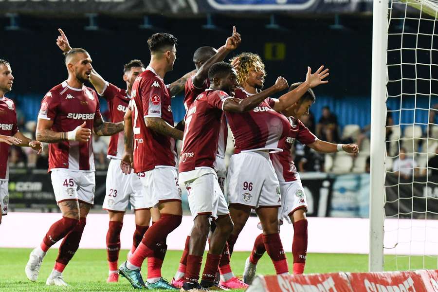 Jucătorii Rapidului sărbătoresc un gol în meciul de campionat cu U Cluj Jucătorii Rapidului sărbătoresc un gol în meciul de campionat cu U Cluj