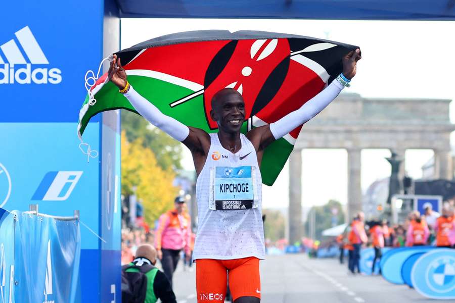 Další zápis pro krále maratonu. Keňan Kipchoge překonal v Berlíně vlastní světový rekord