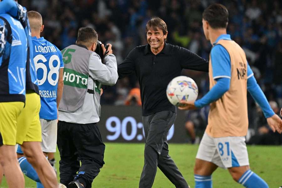 Conte kon breed lachen na de overwinning op Como