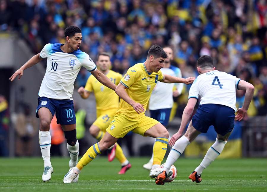 England's Jude Bellingham and Declan Rice challenge Ukraine's midfielder Ruslan Malinovskiy 