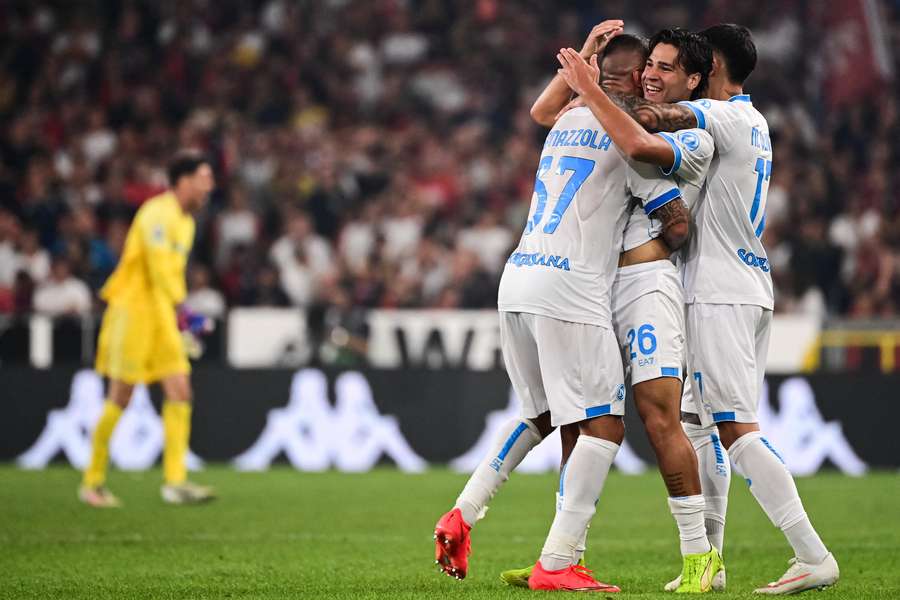 Neapol na úvod sezony Serie A vyhrála v Janově 2:0. Neapol na úvod sezony Serie A vyhrála v Janově 2:0.