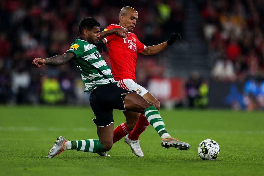 Benfica segue firme na liderança