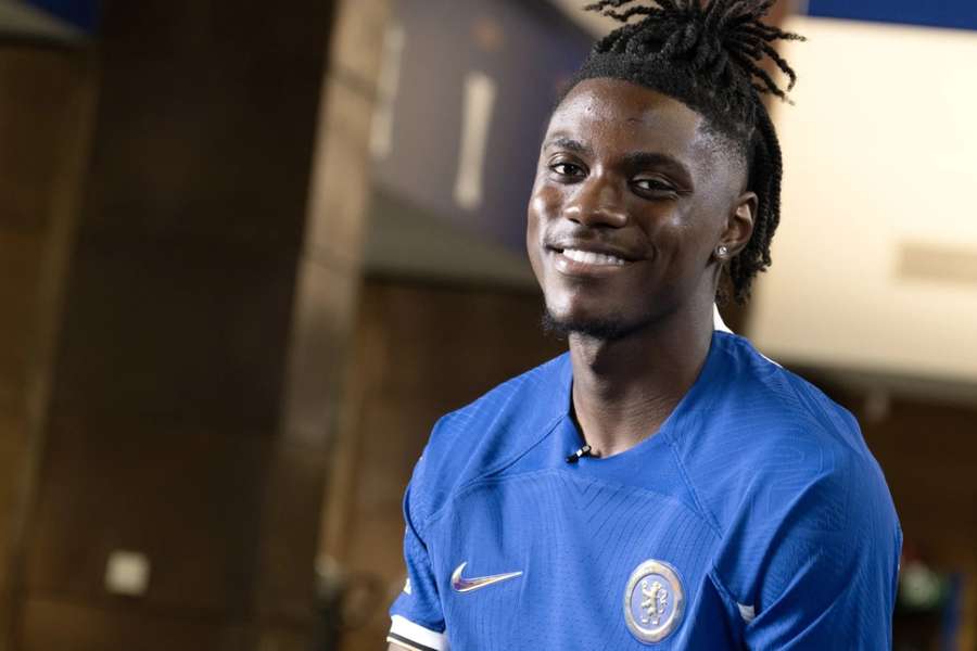 Romeo Lavia assinou contrato de sete temporadas com o Chelsea