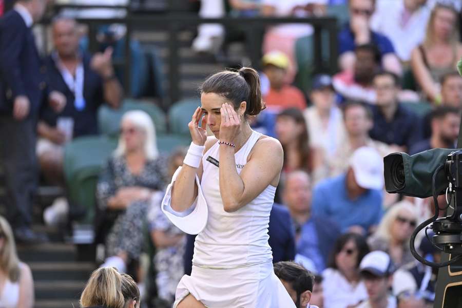 Alize Cornet fik en skade under sin kamp mod Elena Rybakina.