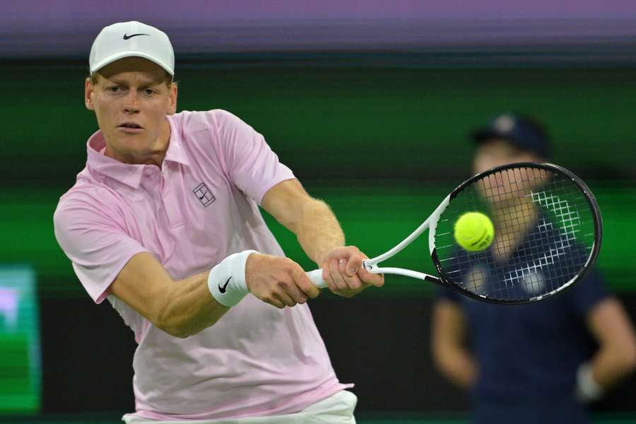 Sinner, ejecutando uno de sus golpes favoritos