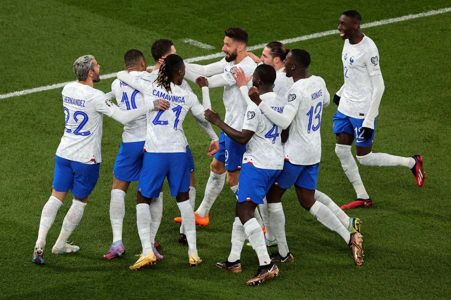 Frankreich bejubelt den Treffer von Pavard