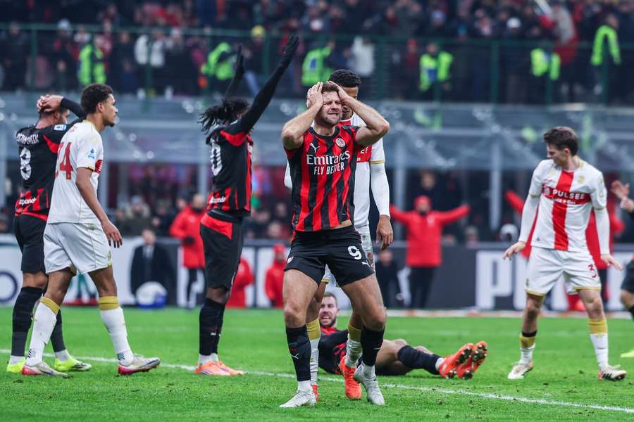 Niclas Fullkrug și-a fracturat un deget de la picior Niclas Fullkrug și-a fracturat un deget de la picior