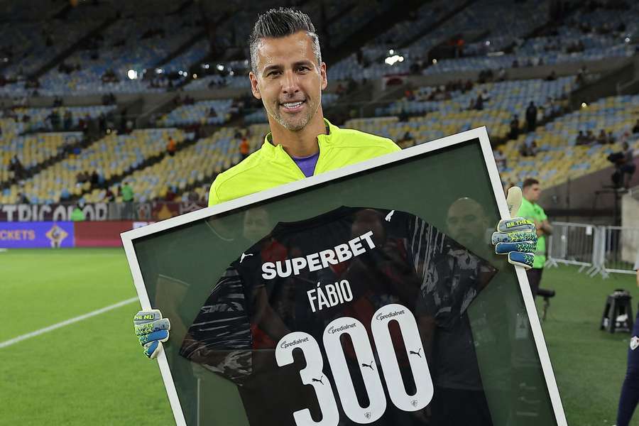 Fábio recebeu homenagem pelos 300 jogos no Fluminense Fábio recebeu homenagem pelos 300 jogos no Fluminense