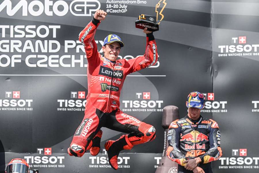 Marc Márquez celebra su victoria en Brno