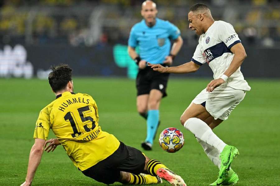 Mbappé foi anulado pela defesa do Borussia Dortmund