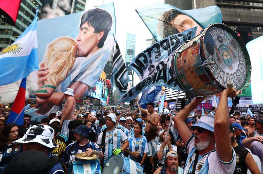 Argentinische Fans dominieren WM-Party am Times Square in New York