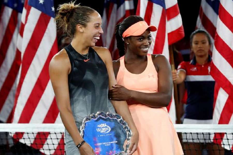 Madison Keys e Sloane Stephens a rirem-se depois da final, um símbolo da América triunfante