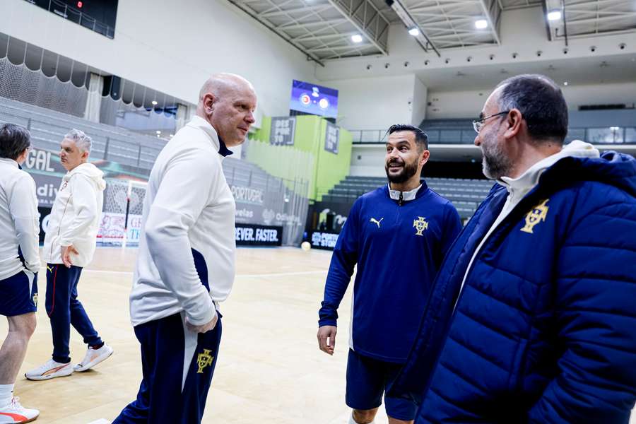 Jorge Braz com João Matos no treino da Seleção Nacional