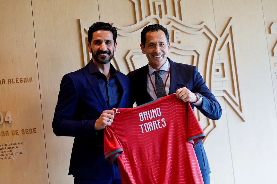 Bruno Torres apresentado com Pedro Proença