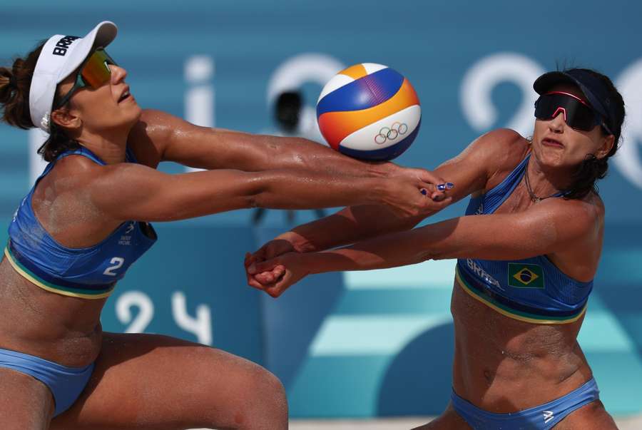 Carol e Bárbara foram eliminadas por Mariafe e Clancy