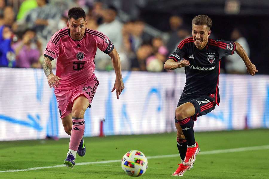 Pedro Santos com Messi numa partida da MLS