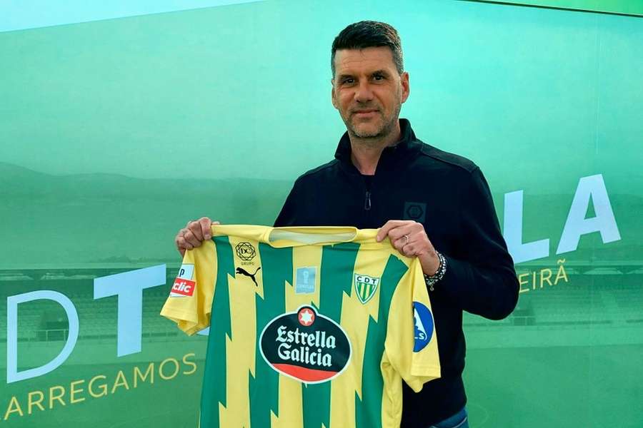 Cristiano Bacci apresentado no Tondela Cristiano Bacci apresentado no Tondela