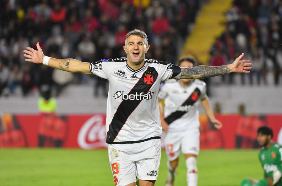 Vegetti fez dois gols no empate do Vasco Vegetti fez dois gols no empate do Vasco