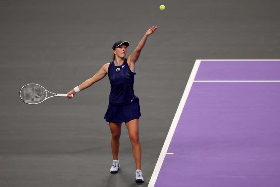 Iga Swiatek e Caroline Garcia com início prometedor nas WTA Finals