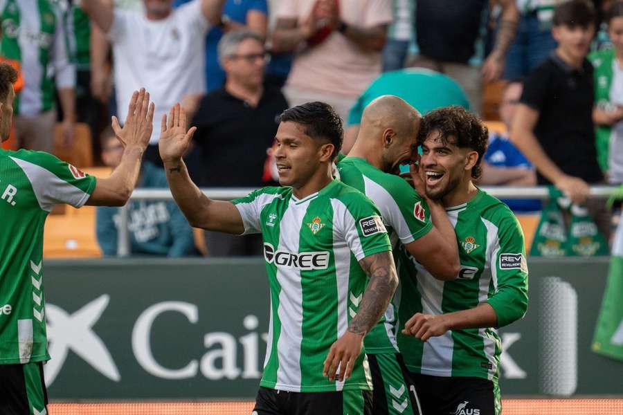 Betis eased to a win over Oviedo