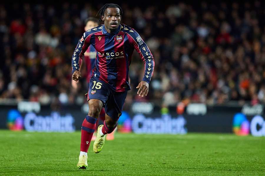 Koyalipou, nuevo delantero del Lens