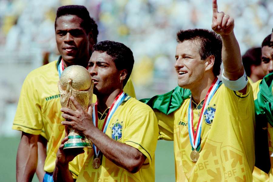 Romário, campeão e melhor jogador do Mundial de 1994