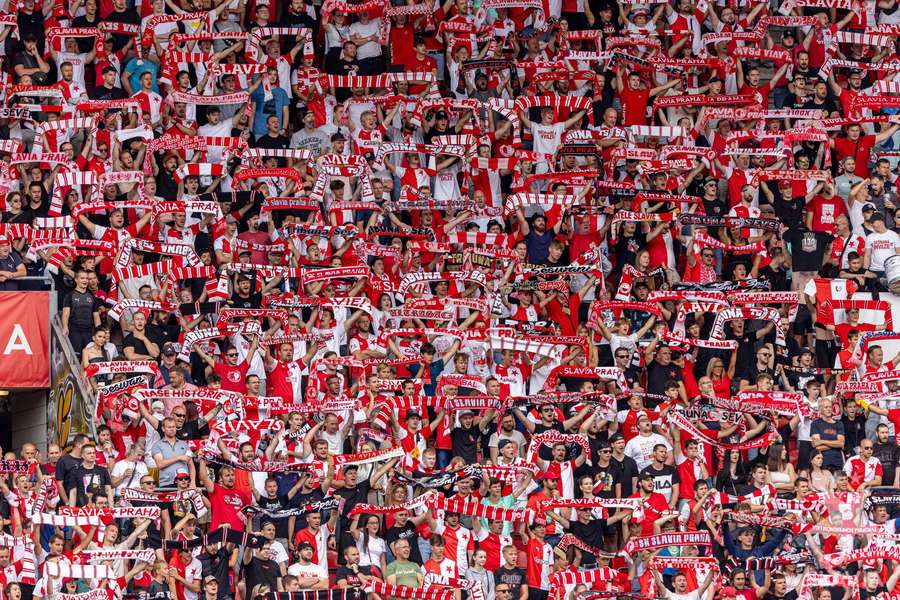 Na zápas Slavie s Hradcem dorazilo přes 17 tisíc diváků. 