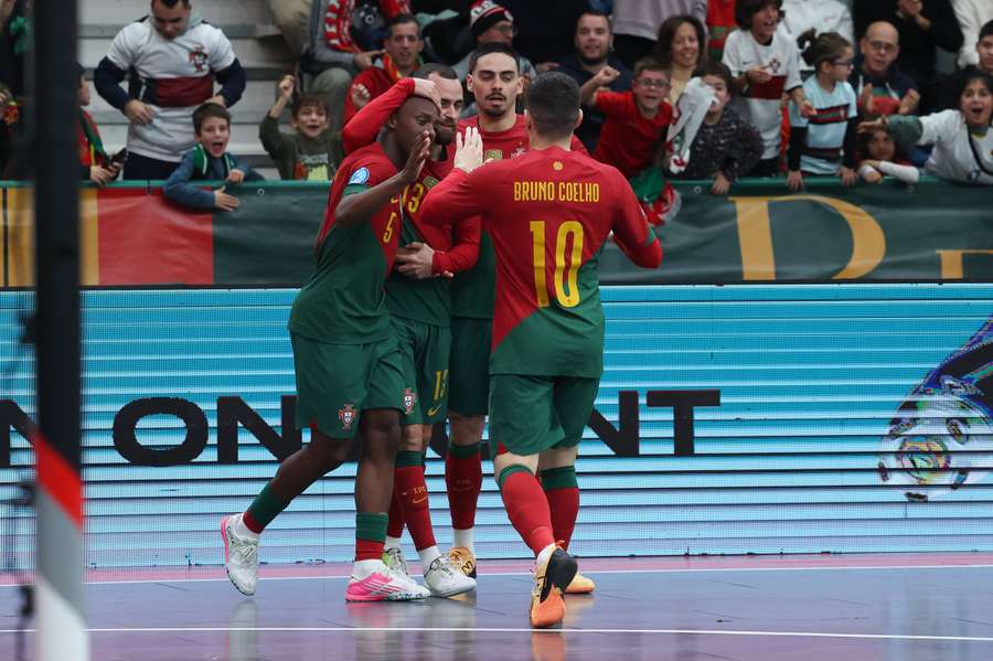 Portugal fez os quatro golos na primeira parte