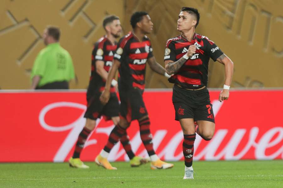 Luiz Araújo definiu a partida com um belo gol Luiz Araújo definiu a partida com um belo gol