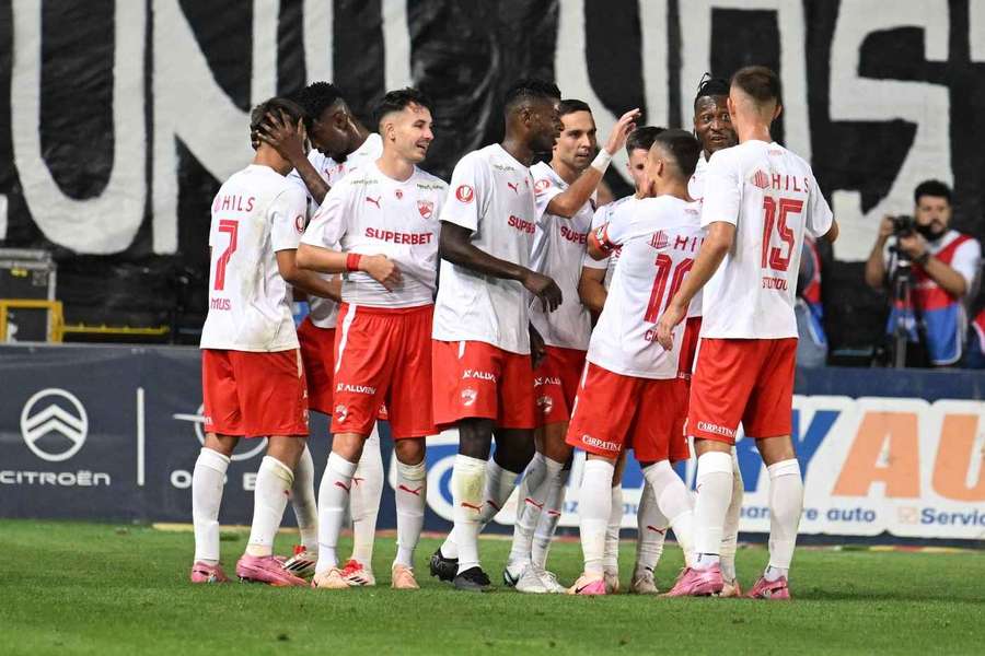 Dinamoviștii sărbătorescu un gol