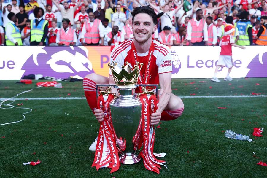 Arroz com o troféu da Premier League