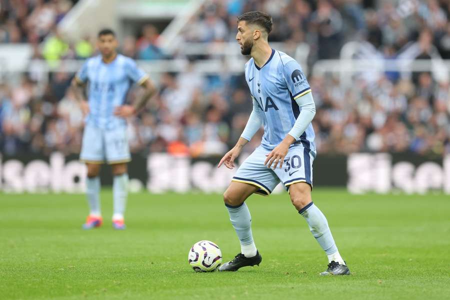 Bentancur de Tottenham a été inculpé par la FA.