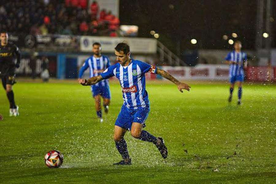 Zazu conduz a bola contra o Cádiz
