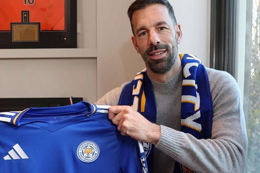 Leicester boss Van Nistelrooy admits Hermansen setback